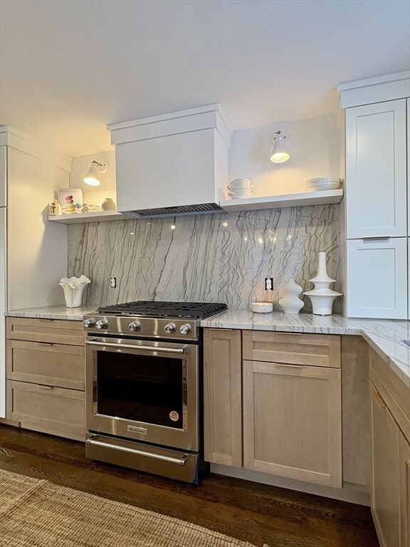 Property Photo:  33 Rockwood Rd  MA 01940 