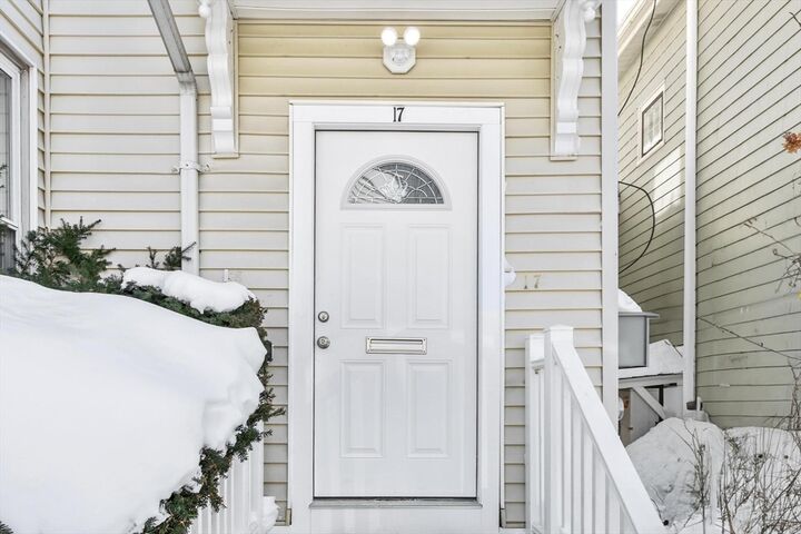 Property Photo:  17 Buckingham Street 2  MA 02143 