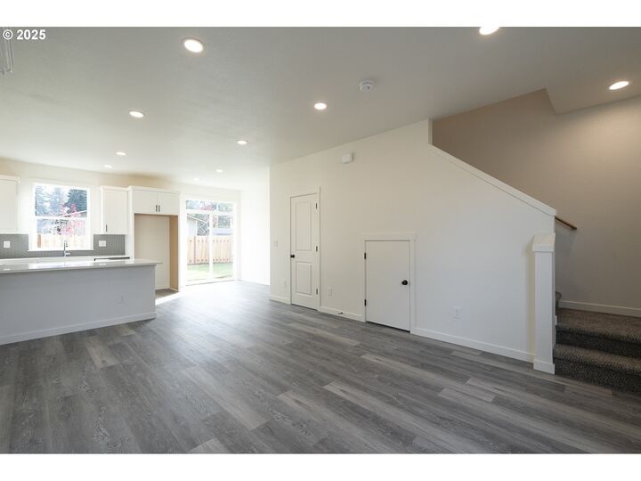 Property Photo: 14718 SE Powell Blvd OR 97236