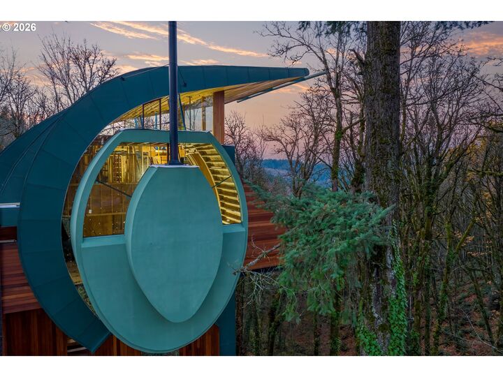 Property Photo: 216 NW Royal Blvd OR 97210