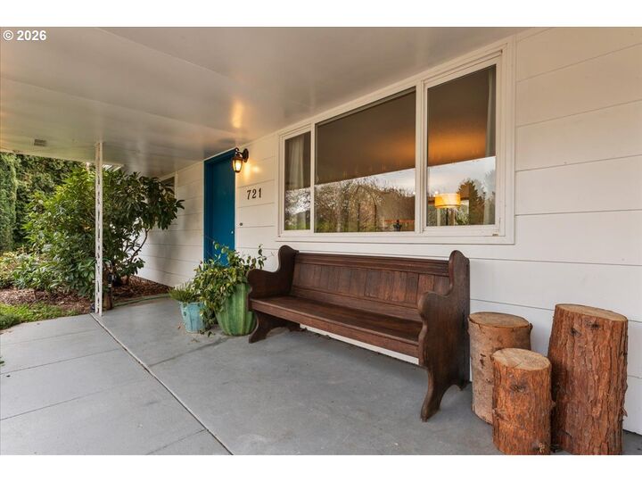 Property Photo: 721 SE 135th Ave OR 97233