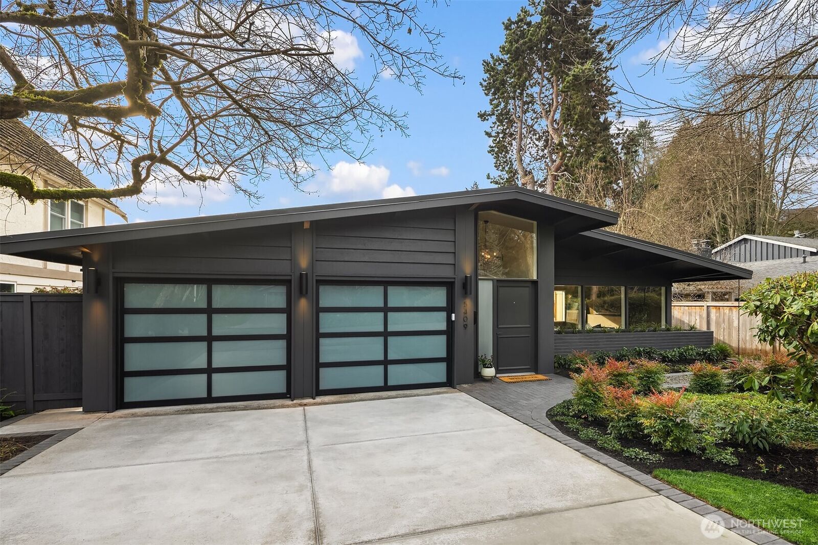 Property Photo:  5409 NE 54th Street  WA 98105 