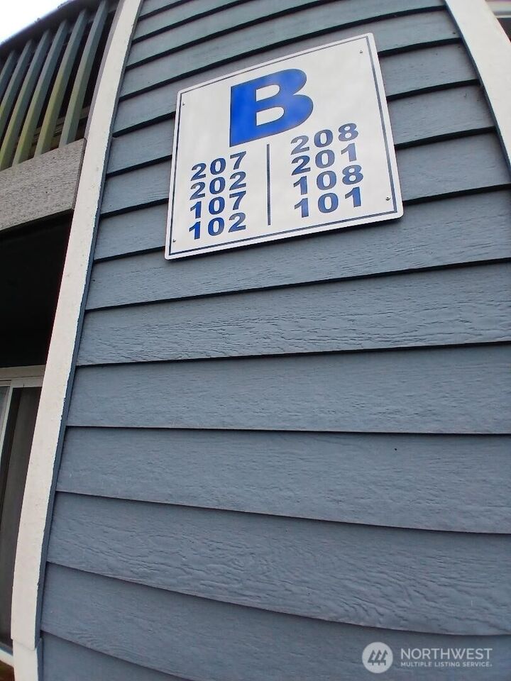 Property Photo:  16817  Larch Way B101  WA 98037 