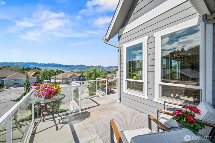 Property Photo:  719  19th Street NE  WA 98802 