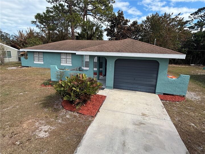 Property Photo:  2450 8th Avenue SW  FL 32962 