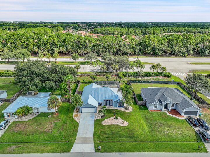 Property Photo:  1911 SW Janette Avenue  FL 34953 