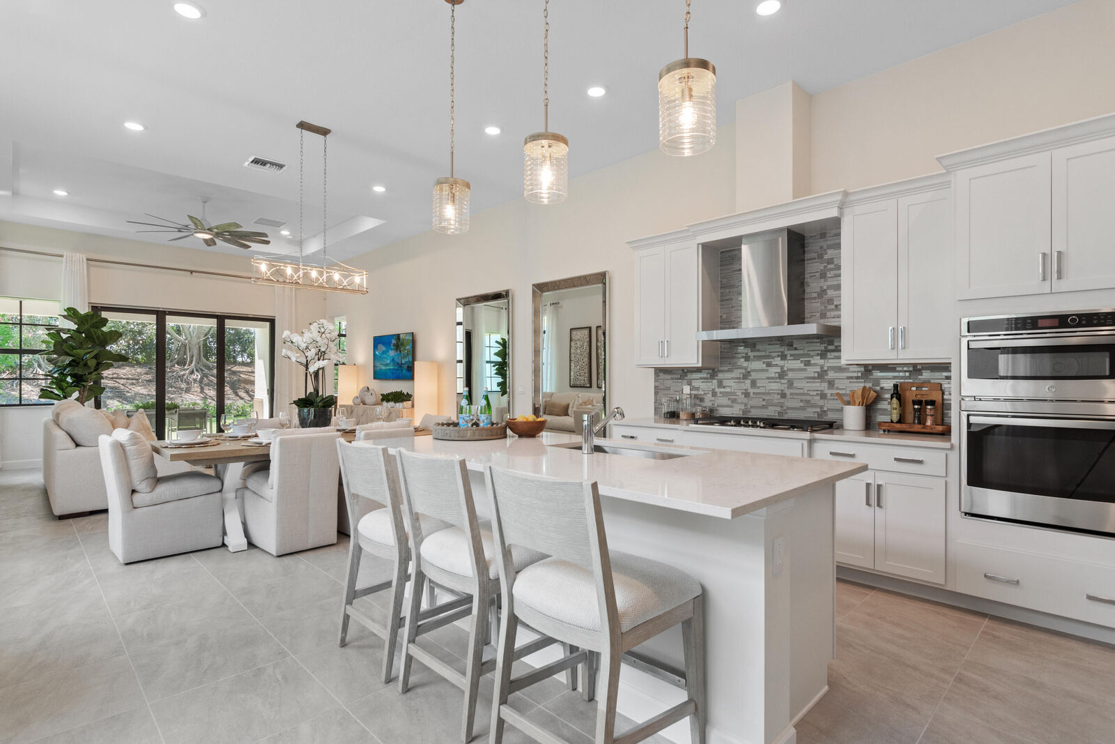 Property Photo: 560 SE Fascino Circle FL 34984