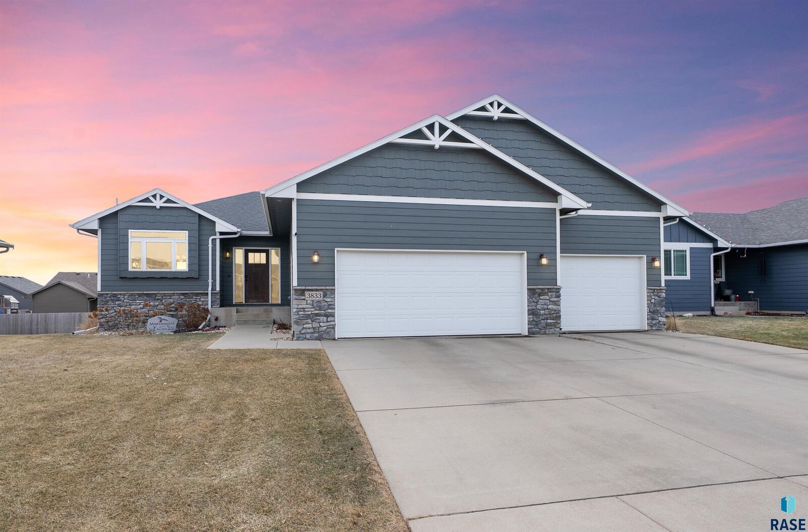 Property Photo: 3833 S Attalia Ct Court SD 57110