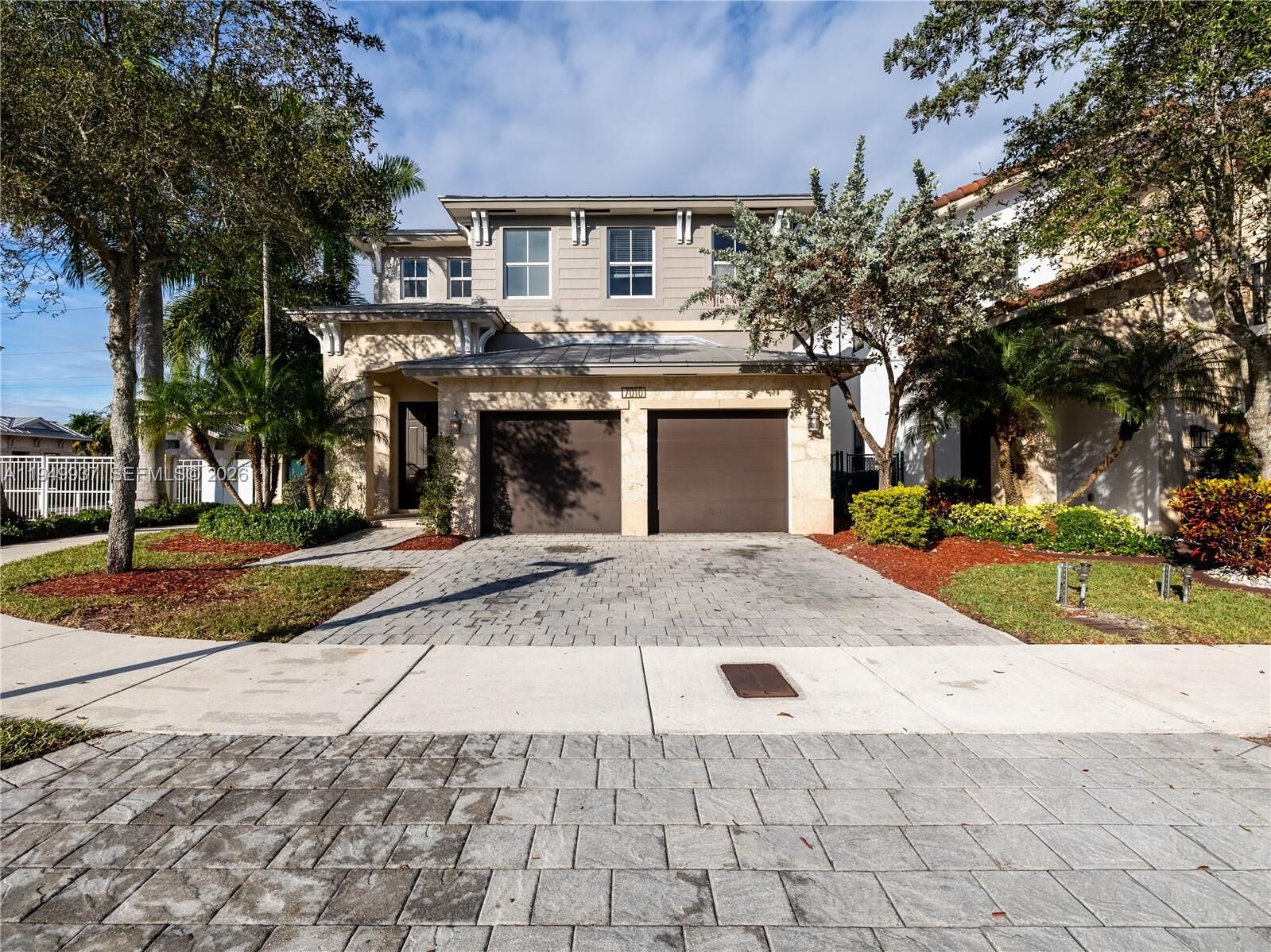 Property Photo:  