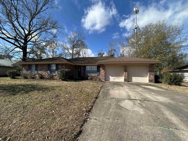 Property Photo: 1805 King Arthur Court TX 77630