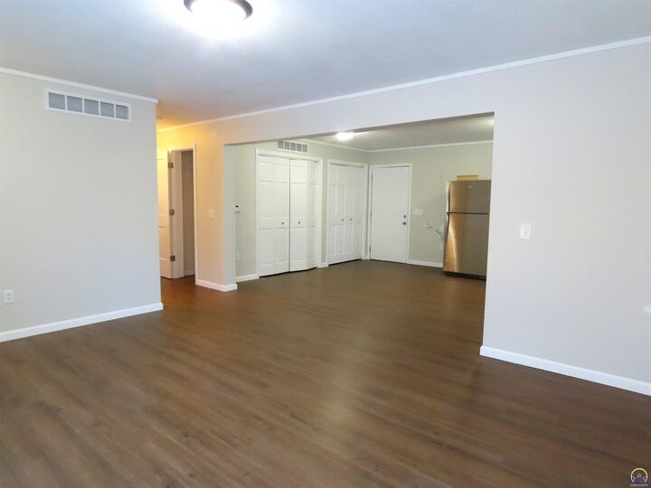 Property Photo:  1021 SW Boswell Ave  KS 66604 