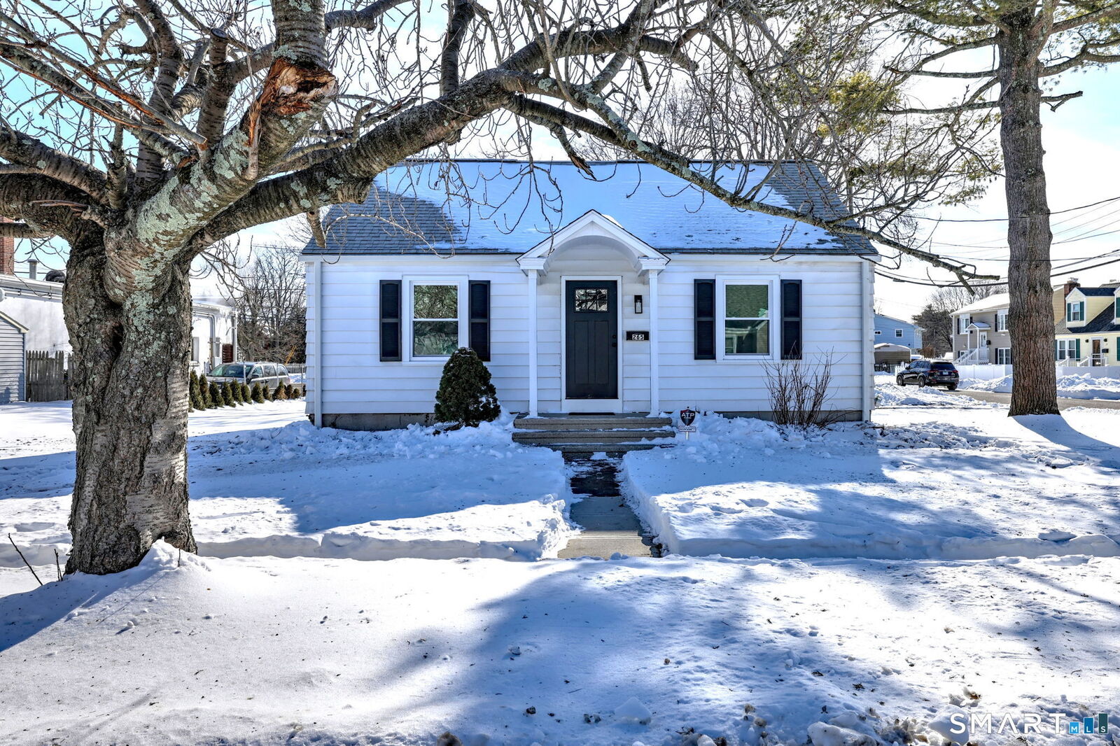 Property Photo:  265 Birdseye Street  CT 06615 