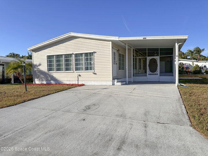 Property Photo: 606 Dolphin Circle FL 32976