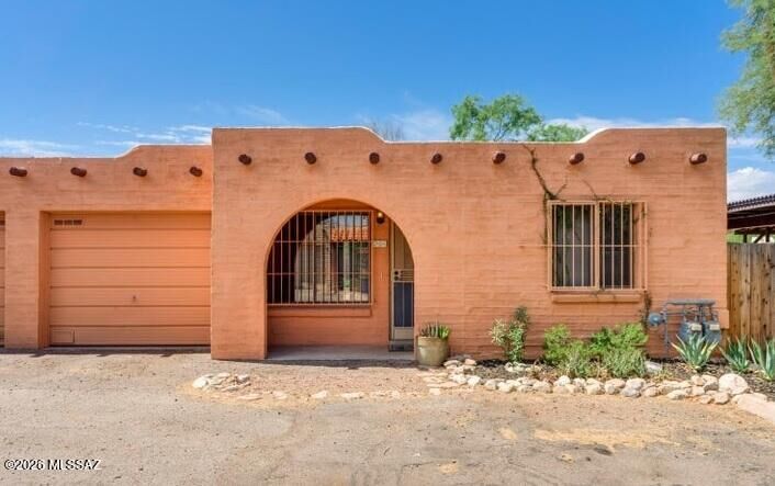 Property Photo:  905 E Mesquite Drive  AZ 85719 