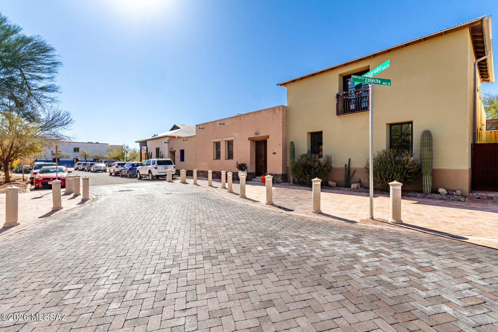 Property Photo:  208 S Avenida Del Sembrador  AZ 85745 