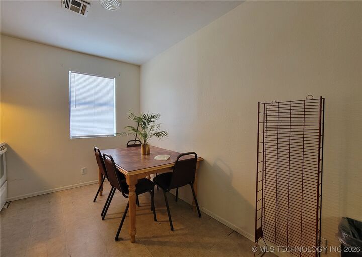 Property Photo:  