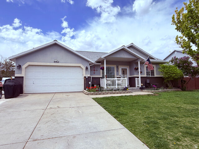 Property Photo: 8764 S Pebblecreek Rd W UT 84081