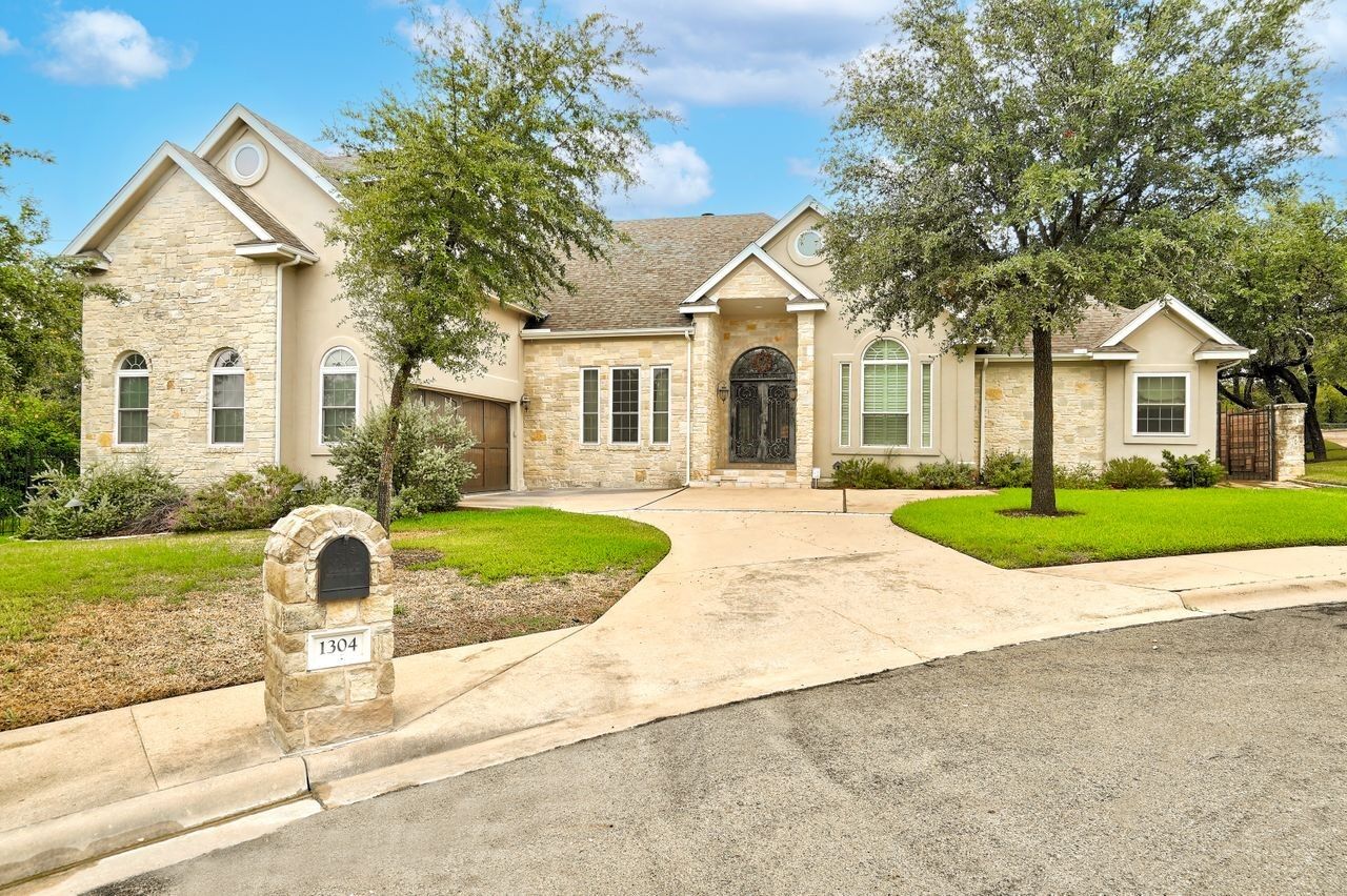 Property Photo:  1304 Brians Meadow Cove  TX 78746 