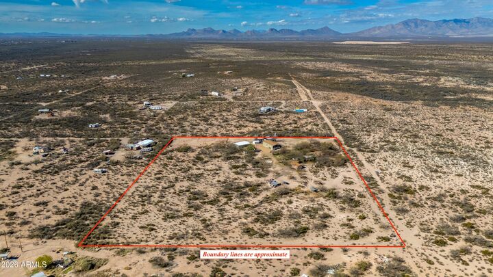 Property Photo: 1886 E Robins Roost Trail AZ 85616