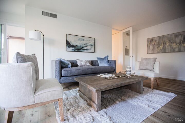 Property Photo:  81 Forest Lane  CA 94903 