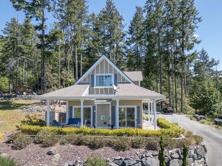 Property Photo: 4247 Johnston Heights Drive BC V0N 1S1