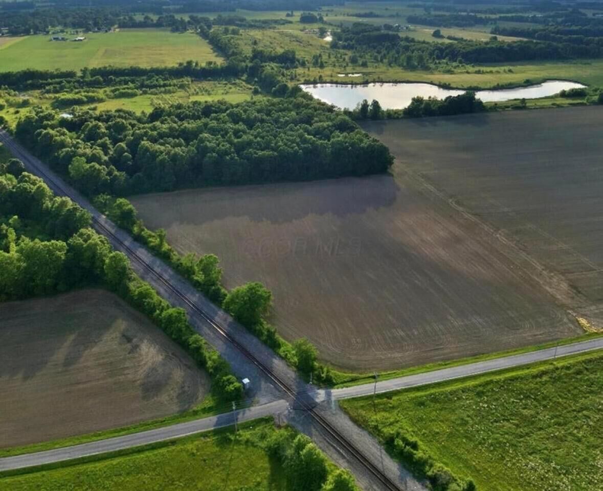 Property Photo:  1 Dry Lane S Road  OH 43332 