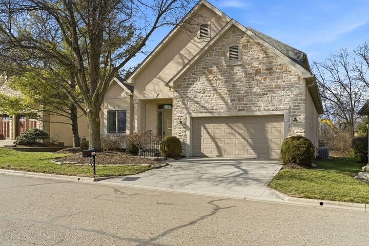 Property Photo: 2022 Lake Shore Drive OH 43204