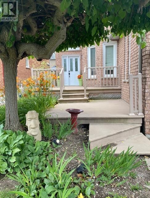 Property Photo:  7 Winterberry Drive  ON L1R 1Z2 