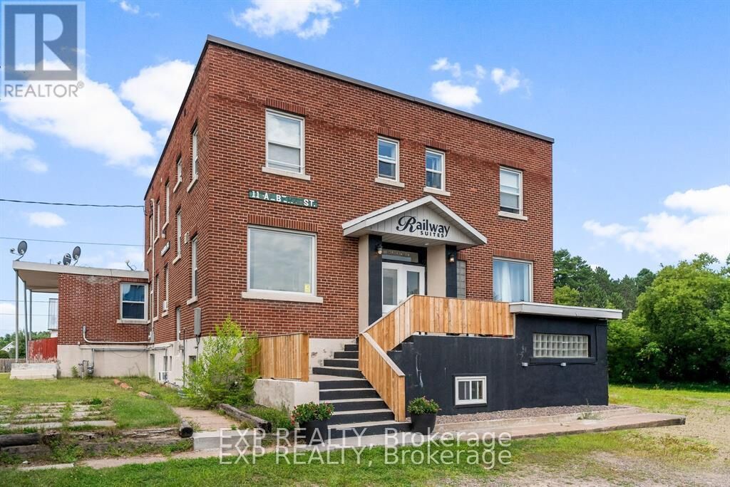 Property Photo:  11 Albert Street  ON K0J 1J0 