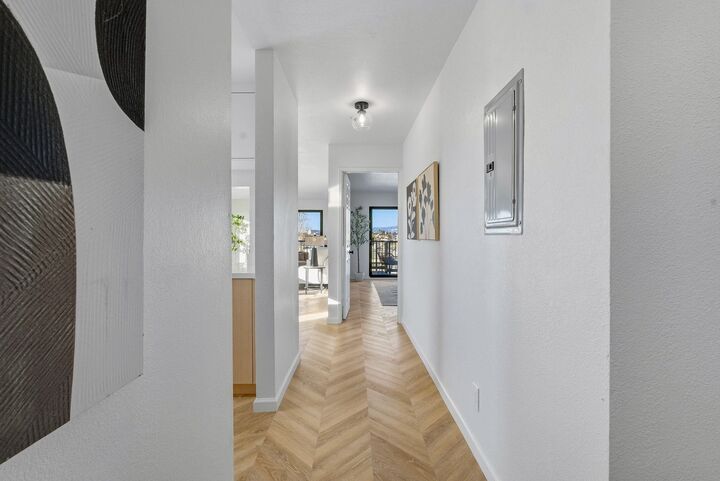 Property Photo: 322 Hanover Ave 513 CA 94606