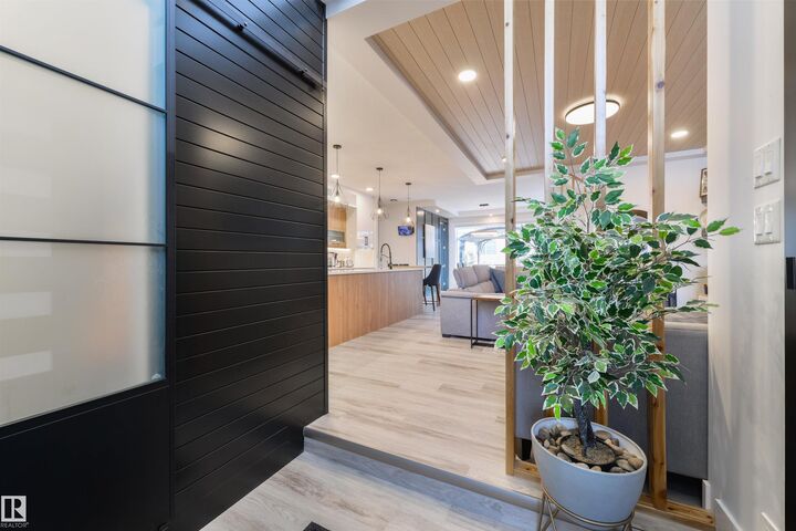 Property Photo:  219 37 Street SW  AB T6X 2W4 