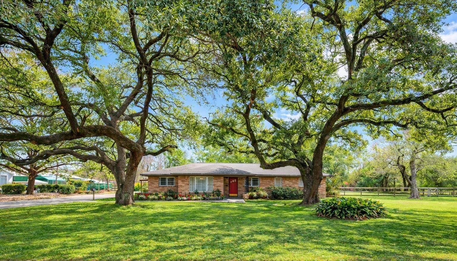 Property Photo:  405 Hohldale Street  TX 77091 