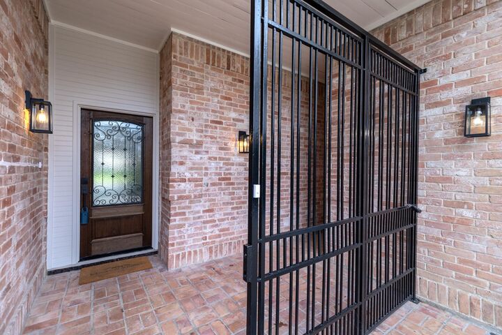 Property Photo:  20 Charleston Street N  TX 77478 