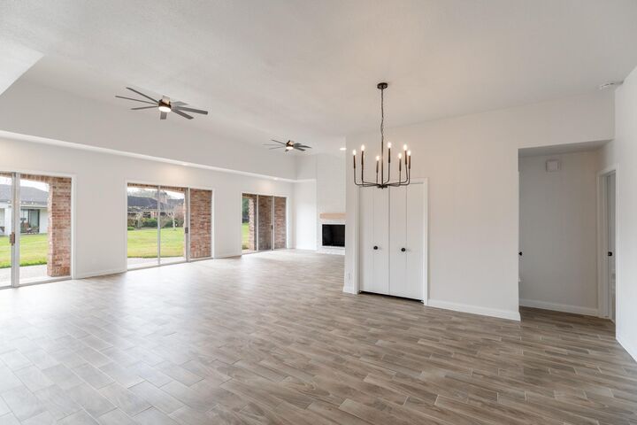 Property Photo:  20 Charleston Street N  TX 77478 