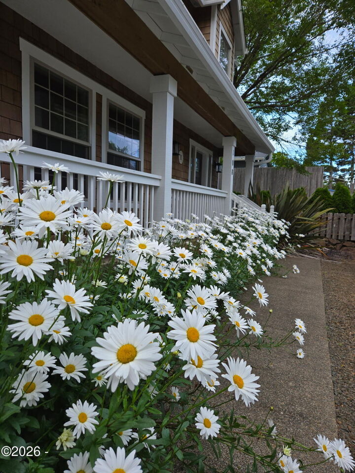 Property Photo:  108 SW Lancer Street  OR 97367 