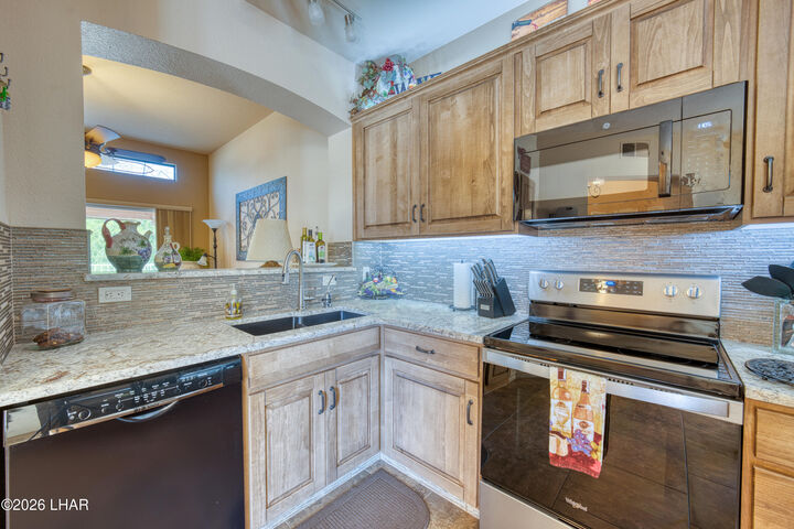 Property Photo:  1650 S Smoketree Ave 155  AZ 86403 