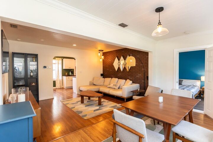 Property Photo:  918 Palm Drive  FL 32803 