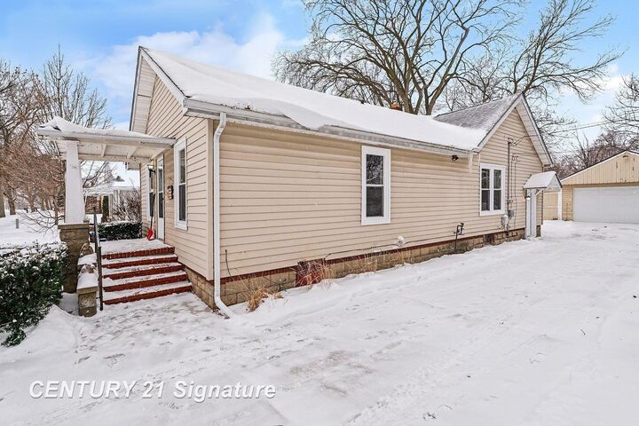 Property Photo: 1001 Fournie Court MI 48640
