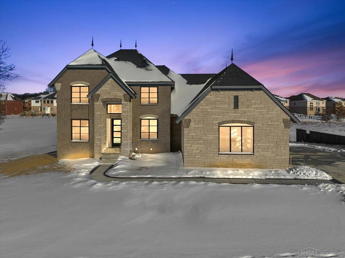 Property Photo:  42528 Saddle Lane  MI 48314 