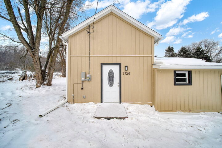 Property Photo:  1720 Main Street  MI 49250 