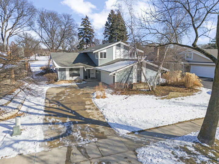 Property Photo:  729 Burning Tree Lane  IL 60563 