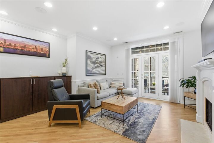 Property Photo:  723 W Diversey Parkway 2E  IL 60614 