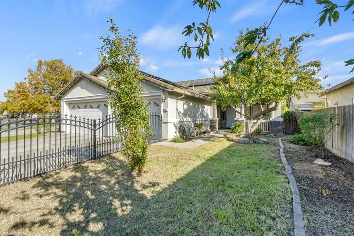 Property Photo:  8187 Kingsbridge Drive  CA 95829 