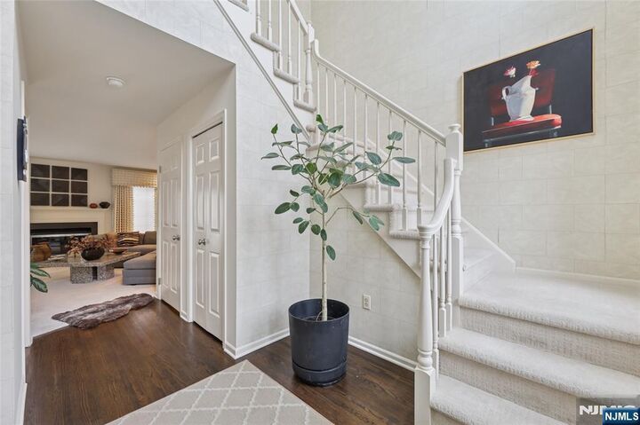 Property Photo:  7 Coniston Court  NJ 07470 