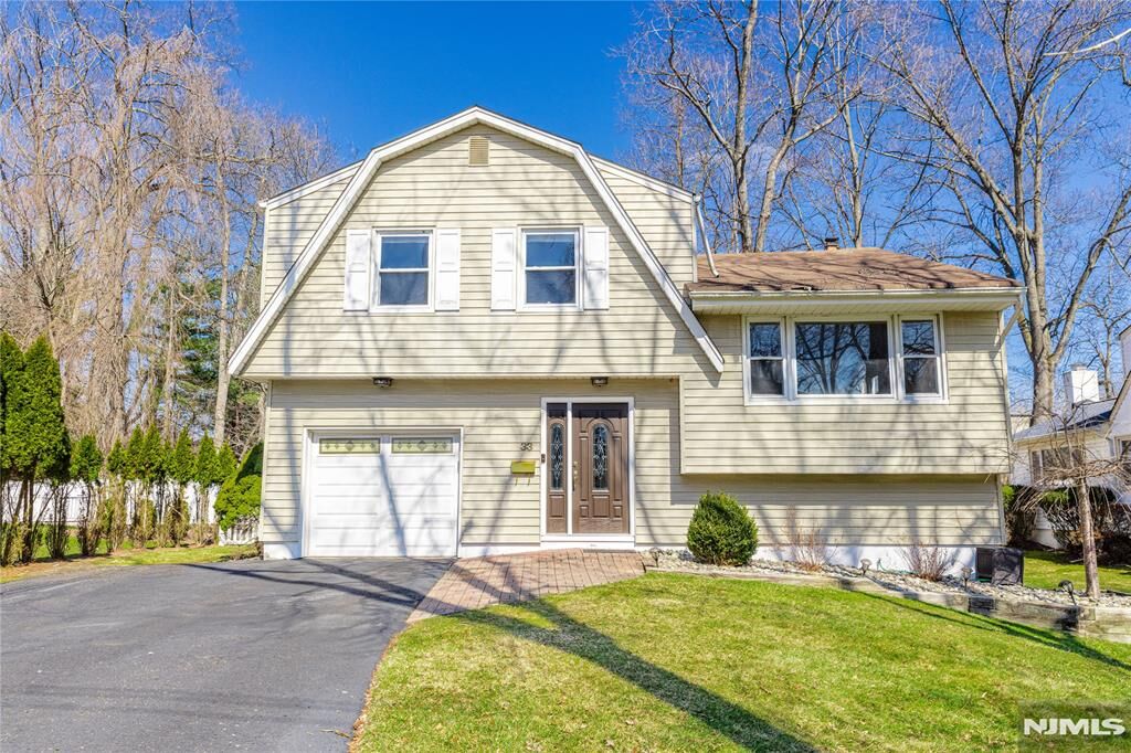 Property Photo:  33 Sherwood Drive  NJ 07446 