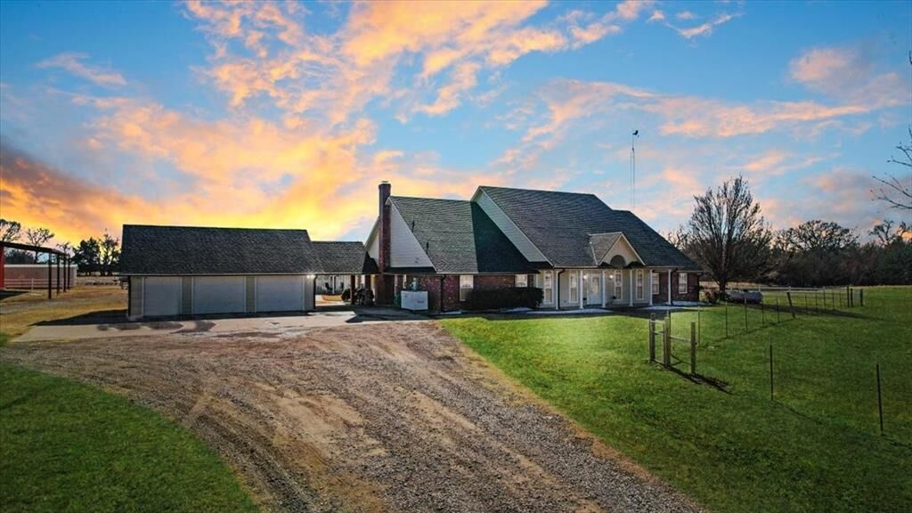 Property Photo: 1628 County Road 2605 TX 75418