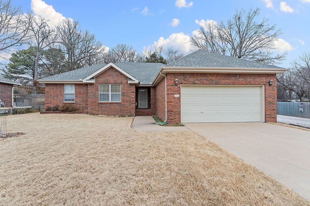 Property Photo:  612 E Ash Street  AR 72703 