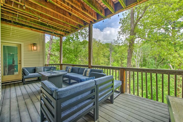 Property Photo:  1502 NE Bluff Spring Avenue  AR 72712 
