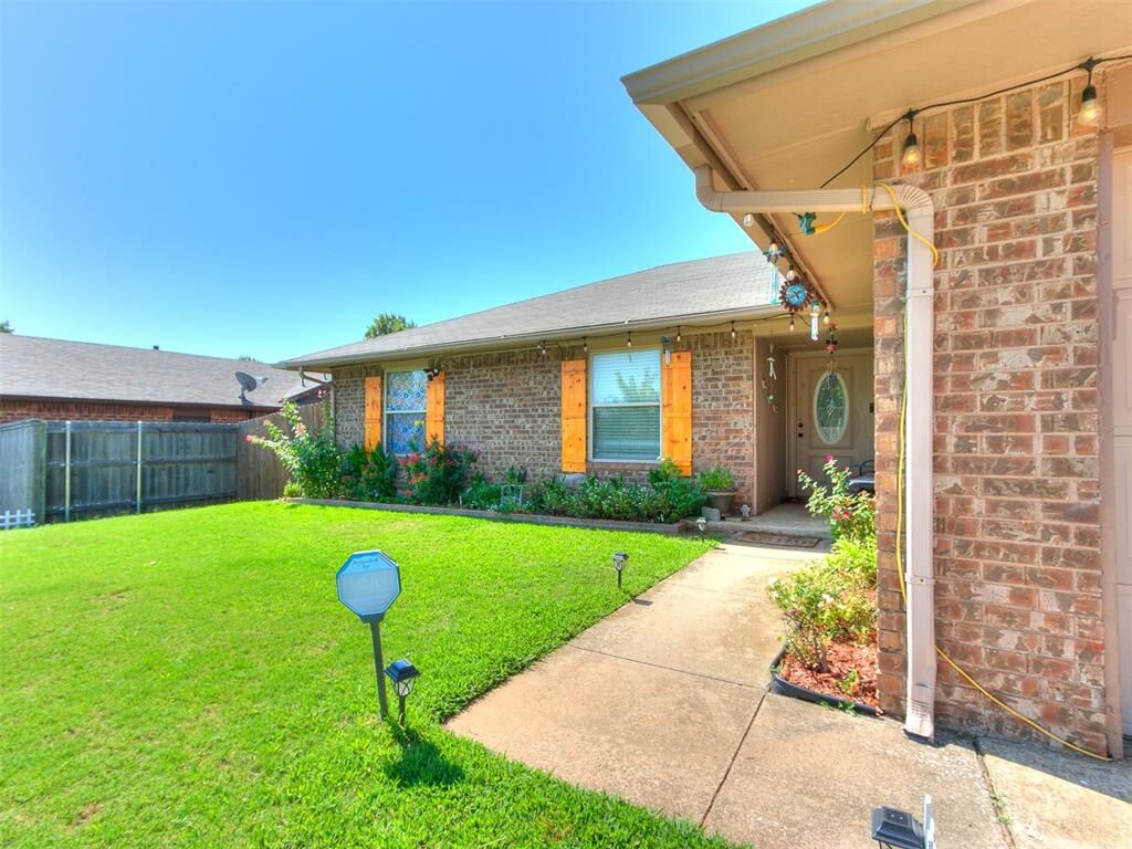Property Photo:  12012 Larkdale Drive  OK 73099 
