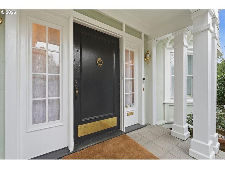 Property Photo:  1767 SW Prospect Dr  OR 97201 